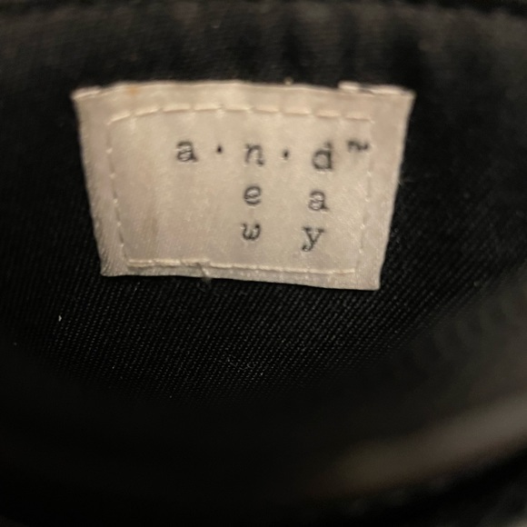 EUC A New Day zipper card pouch w/clear ID slot, a slot behind ID & zipper slot - Picture 5 of 6